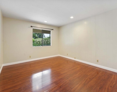 6347 N Muscatel Avenue - Photo Thumbnail 14