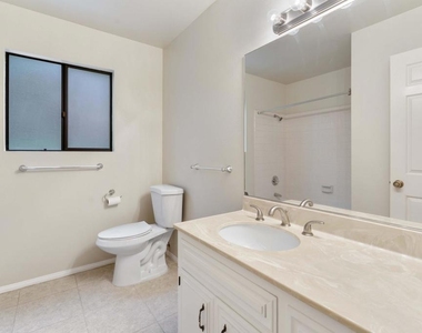 6347 N Muscatel Avenue - Photo Thumbnail 17