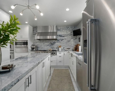 2030 N Altadena Drive - Photo Thumbnail 11