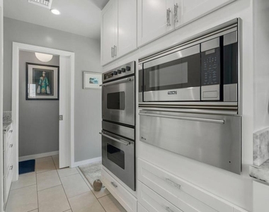 2030 N Altadena Drive - Photo Thumbnail 16