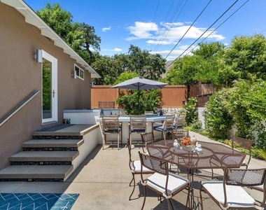 2030 N Altadena Drive - Photo Thumbnail 38