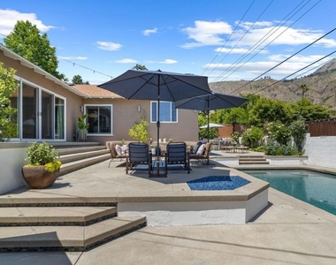 2030 N Altadena Drive - Photo Thumbnail 44