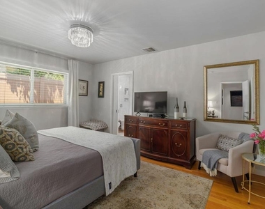 2030 N Altadena Drive - Photo Thumbnail 20