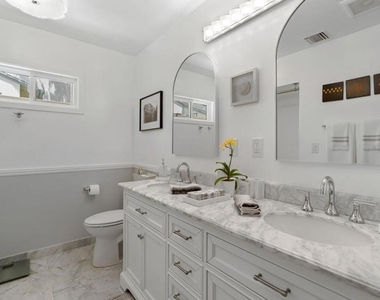 2030 N Altadena Drive - Photo Thumbnail 27