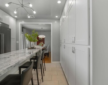 2030 N Altadena Drive - Photo Thumbnail 15