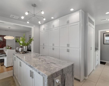 2030 N Altadena Drive - Photo Thumbnail 14