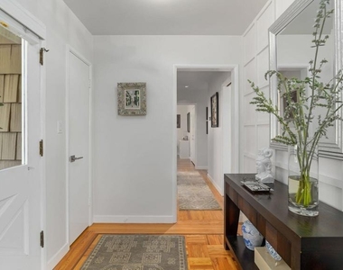 2030 N Altadena Drive - Photo Thumbnail 18