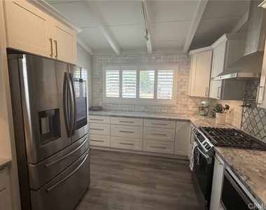 2447 Clarke - Photo Thumbnail 3