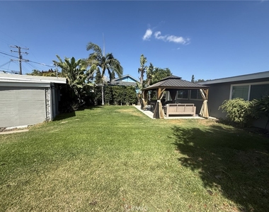 2447 Clarke - Photo Thumbnail 16
