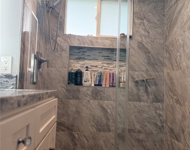 2447 Clarke - Photo Thumbnail 13