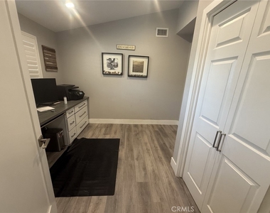 2447 Clarke - Photo Thumbnail 14