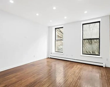 551 Manhattan Avenue - Photo Thumbnail 1