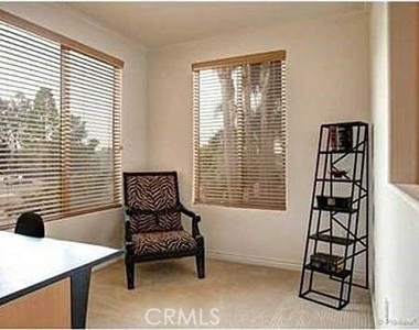 9253 Regents Road - Photo Thumbnail 4
