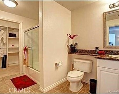 9253 Regents Road - Photo Thumbnail 6