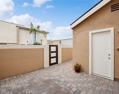 215 Walnut Street - Photo Thumbnail 15
