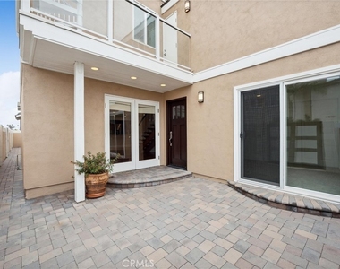 215 Walnut Street - Photo Thumbnail 2