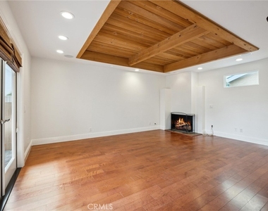 215 Walnut Street - Photo Thumbnail 5