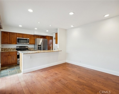 215 Walnut Street - Photo Thumbnail 6