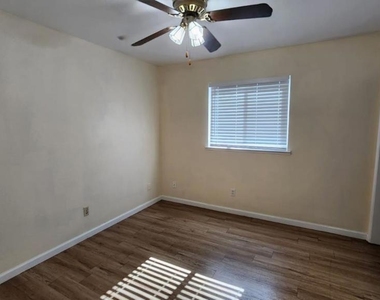 1385 Wimbledon Court - Photo Thumbnail 18