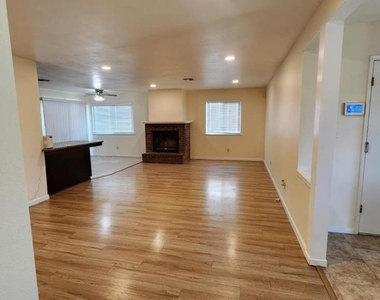 1385 Wimbledon Court - Photo Thumbnail 7