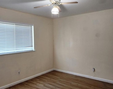 1385 Wimbledon Court - Photo Thumbnail 16