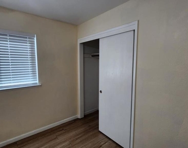 1385 Wimbledon Court - Photo Thumbnail 17