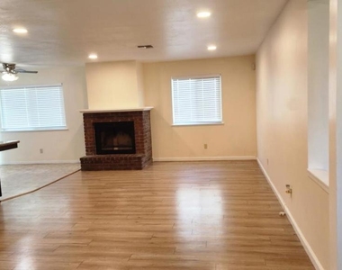 1385 Wimbledon Court - Photo Thumbnail 8