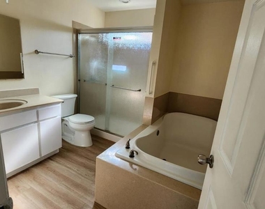 1385 Wimbledon Court - Photo Thumbnail 9