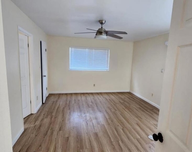 1385 Wimbledon Court - Photo Thumbnail 10