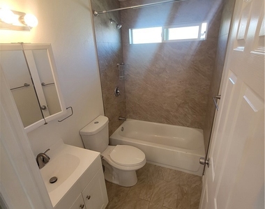 1069 Sycamore Court - Photo Thumbnail 7