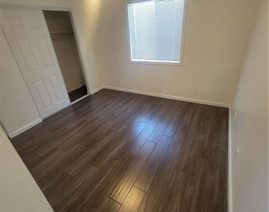 1069 Sycamore Court - Photo Thumbnail 8