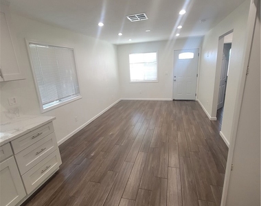 1069 Sycamore Court - Photo Thumbnail 3