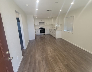 1069 Sycamore Court - Photo Thumbnail 2