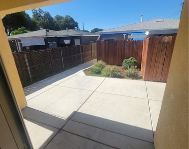 1069 Sycamore Court - Photo Thumbnail 12