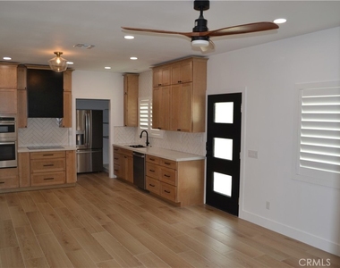 12747 Hilltop Drive - Photo Thumbnail 6