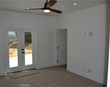 12747 Hilltop Drive - Photo Thumbnail 17