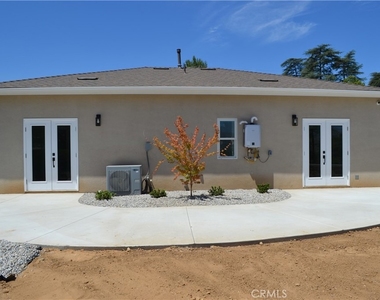 12747 Hilltop Drive - Photo Thumbnail 4