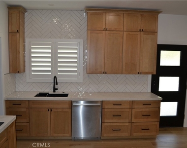 12747 Hilltop Drive - Photo Thumbnail 7