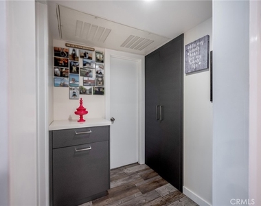 330 N Jackson Street - Photo Thumbnail 17