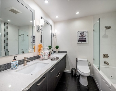 330 N Jackson Street - Photo Thumbnail 21