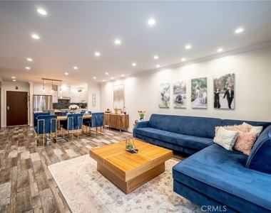 330 N Jackson Street - Photo Thumbnail 9