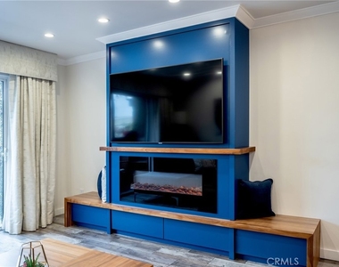 330 N Jackson Street - Photo Thumbnail 6