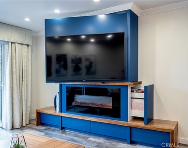 330 N Jackson Street - Photo Thumbnail 7