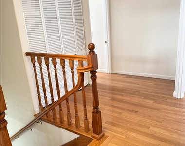 18319 Hart Street - Photo Thumbnail 13