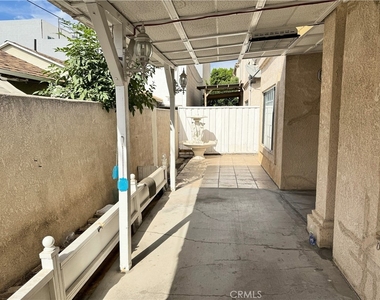 18319 Hart Street - Photo Thumbnail 15