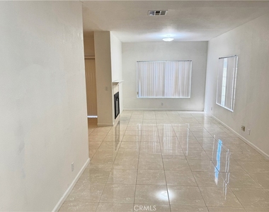 18319 Hart Street - Photo Thumbnail 3
