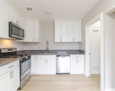 7137 Greeley Street - Photo Thumbnail 6