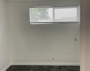 9723 Belmont - Photo Thumbnail 4