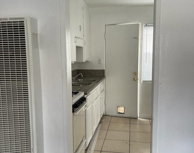 9723 Belmont - Photo Thumbnail 11