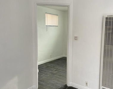 9723 Belmont - Photo Thumbnail 3